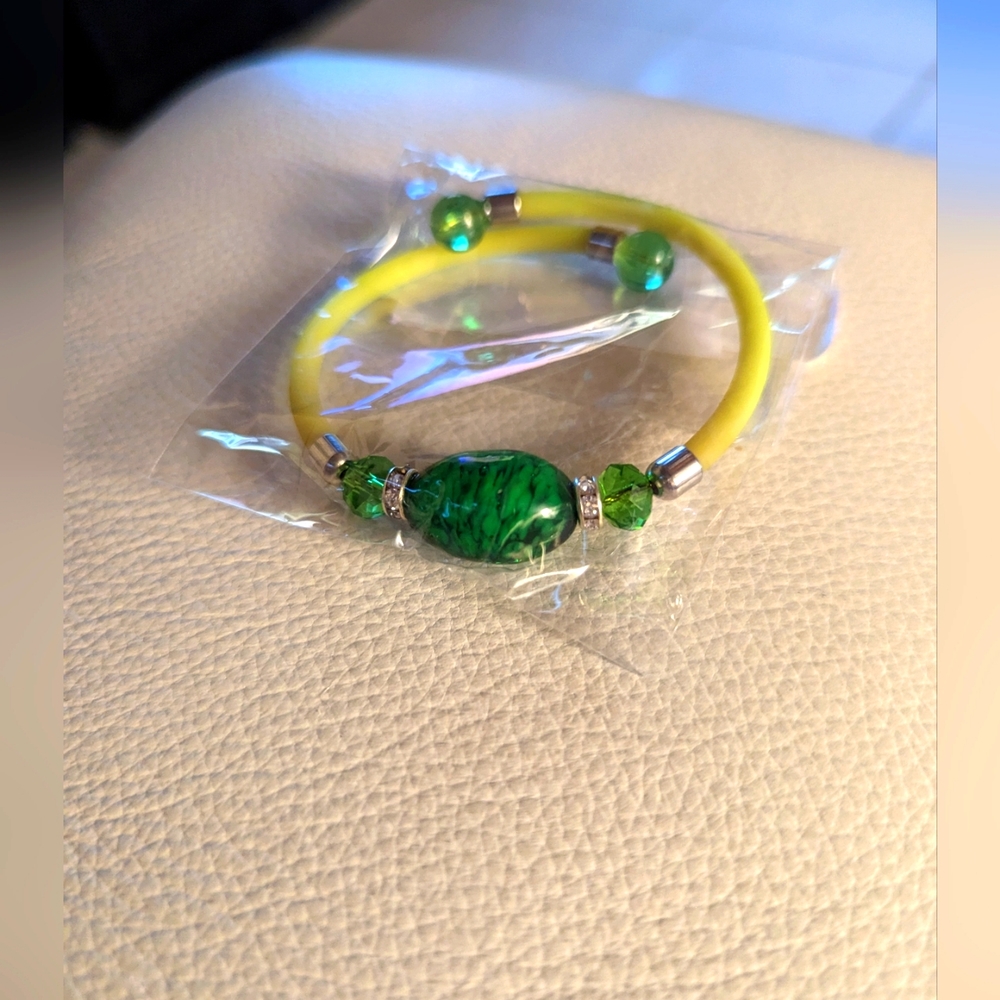 NWOT-Bracelet - Green Murano Glass from Smithsonian Institute-New in Box